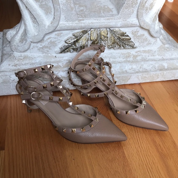Valentino Shoes - Valentino Rockstud Nude Pumps